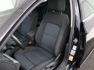 Volkswagen Passat Volkswagen Passat 1.4 TSI PHEV GTE | Stoelverwarming | Camera |  Adaptive cruise | Matrix LED | Massage | Carplay | Navigatie | Side Assist - afbeelding nr 5