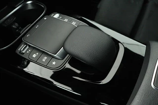Mercedes-Benz A-Klasse Mercedes-Benz A-klasse 250e AMG Night | Panoramadak | Adaptive cruise |  Carplay | Stoelverwarming | Camera | Leder/Alcantara | Full LED | Sfeerverlichting | Navigatie - afbeelding nr 19