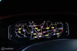 Volkswagen Polo Volkswagen Polo 1.0 TSI 90PK R-Line VIRTUAL BEATS NAVIGATIE - afbeelding nr 13