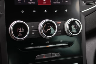 Renault Megane E-Tech Renault Megane E-Tech 1.6 Plug-In Hybrid 160 Zen - All-in rijkrprs | Navi | Carplay | Cruise | Stoelverw. - afbeelding nr 19