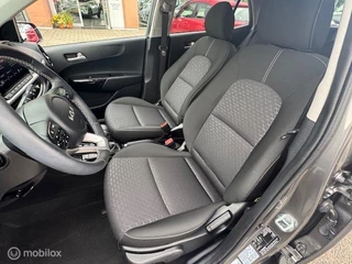 Kia Picanto Kia Picanto 1.0 67pk Automaat  Stoel en Stuur verwarming ,  Navigatie / Apple carplay  / Android auto , Achteruit camera , Bluetooth , Priveglas , Chrome handgrepen , Sport Velgen ,  9.500km !! - afbeelding nr 18