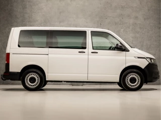 Volkswagen Transporter Volkswagen Transporter Kombi 2.0 TDI L1H1 Comfortline 9 Persoons (APPLE CARPLAY, TREKHAAK, PARKEERSENSOREN, GETINT GLAS, ELEK RAMEN, NIEUWE APK, NIEUWSTAAT) - afbeelding nr 4