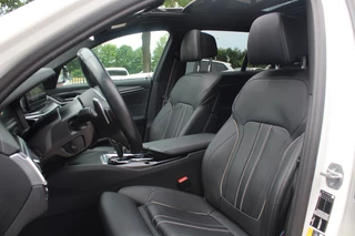 BMW 5 Serie BMW 5 Serie Touring 530e Business Ed. M Sport / Trekhaak / Panoramadak / Head-up / 19'' / Laser LED / Sfeerverlichting / Leder / Safety-pack / Stuurverwarming / Cruise Control - afbeelding nr 4