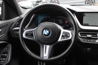 BMW 1 Serie BMW 1 Serie 118i Executive Ed. M Sport / Navigatie / Half leder / 19'' / Sportstoelen / Blackpack / Dakspoiler / Stoelverwarming / Cruise Control / Getint glas - afbeelding nr 17