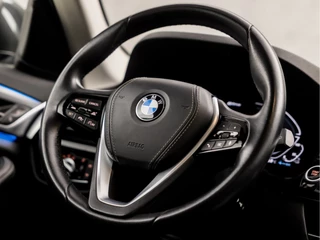 BMW 5 Serie BMW 5 Serie Touring 530e Sportline 293Pk Automaat (APPLE CARPLAY, GROOT NAVI, DEALER ONDERHOUDEN, CAMERA, SFEERVERLICHTING, LEDER, SPORTSTOELEN, ADAPTIVE CRUISE, TREKHAAK ELEKTRISCH, NIEUWSTAAT) - afbeelding nr 20