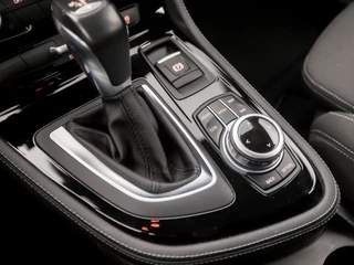 BMW 2 Serie Automaat (NAVIGATIE, CLIMATE, PARKEERSENSOREN, LED KOPLAMPEN, SPORTSTOELEN, CRUISE, TREKHAAK, ELEK ACHTERKLEP, NIEUWSTAAT) - afbeelding nr 27