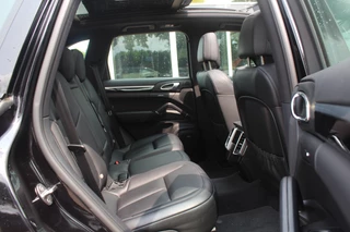 Porsche Cayenne Porsche Cayenne 3.0 S E-Hybrid / Panoramdak / Camera / 20'' / Luchtvering / Bose / Sportchrono / Stuurverwarming / Leder / Stoelverwarming / Cruise Control - afbeelding nr 12