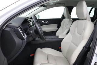 Volvo V60 Volvo V60 2.0 D4 MomentPro | Leder | Trekhaak |  Stoelverwarming | Adaptive cruise | Carplay | Navigatie | DAB | Camera | Full LED | Climate control - afbeelding nr 4