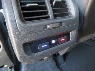 Volkswagen Touran Volkswagen Touran 1.2 TSI CON. SERIES ,,SOUND'' / Camera / Wegklap.haak / Stoelverwarming / - afbeelding nr 36