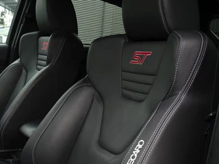 Ford Focus Ford Focus ST MK3 2.0T 289PK / Recaro / Milltek / Airtac / LED - afbeelding nr 40