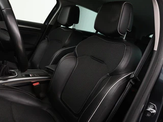 Renault Mégane Renault Mégane 1.3 TCe Bose | Trekhaak | Carplay |  Climate control | Navigatie | Dodehoek detectie | Park Assist | Cruise control - afbeelding nr 5