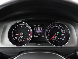Volkswagen Golf Volkswagen Golf 1.0 TSI Business Edition Connected | Automaat |  Camera | Navigatie | Trekhaak | Climate control | Sportstoelen | Cruise control | Parkeerhulp | Bluetooth - afbeelding nr 15