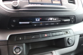 Peugeot e-Expert Peugeot e-Expert EV L3 75 kWh Airco Navigatie Trekhaak Black Line - afbeelding nr 28