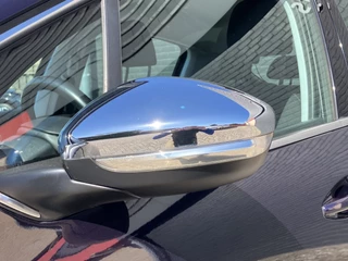 Peugeot 208 Peugeot 208 1.2 PureTech Allure 110 pk | dealer onderhouden | navigatie | trekhaak | climate | apple carplay | parkeersens. - afbeelding nr 10