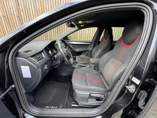 Škoda Octavia Skoda Octavia Combi 1.5 TSI Greentech Sport Business Automaat | Cruise control | Climate control | Trekhaak | Parkeersensoren achter | Zwart optiek - afbeelding nr 8