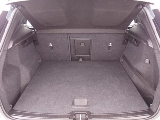Volvo XC40 AUTOMAAT / TREKHAAK / FULL LED / STOELVERW / CARPLAY / CAMERA / NAVI / CLIMA / NL-AUTO - afbeelding nr 42