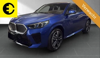 BMW iX2 eDrive20 65 kWh | 96,9% SOH | Alcantara stoelen | Camera