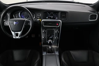 Volvo V60 Volvo V60 2.0 T3 R-Design | Dealer onderhouden |  Stoelverwarming | Xenon | Trekhaak | Navigatie | Leder/Alcantara | Parkeerhulp | Bluetooth | Cruise control - afbeelding nr 8