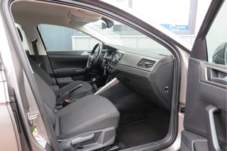 Volkswagen Polo Volkswagen Polo 1.0 TSI 95 PK Comfortline , Trekhaak , Stoelverwarming , Navigatie , Parkeersensoren , Climate control , 17