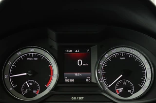 Škoda Octavia Skoda Octavia 1.0 TSI Style | Panoramadak | Stoelverwarming |  Adaptive cruise | Trekhaak | Carplay | Climate control | Sportstoelen - afbeelding nr 31