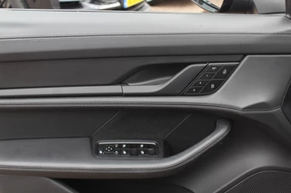 Porsche Taycan Porsche Taycan Performance 84 kWh / Panoramadak / Camera / Passenger Display / 20'' / Luchtvering / Sportchrono / Stoelventilatie / Stuurverwarming / Dodehoek / Apple CarPlay / Stoelverwarming / Cruise Control - afbeelding nr 34