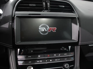 Jaguar F-PACE Jaguar F-PACE 5.0 V8 AWD SVR 551 pk Panorama dak | Meridian sound | Premium Pack | Light Pack | ACC | Leder | ADS |360 Camera - afbeelding nr 21