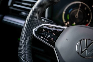 Volkswagen Touareg Volkswagen Touareg R 3.0 TSi eHybrid 4MOTION | Full Option | Panodak | Massage | Trekhaak | Black Style | 21 inch | - afbeelding nr 37
