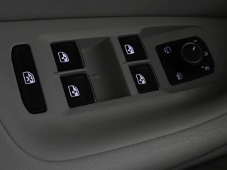 Volkswagen Passat Volkswagen Passat 1.4 TSI GTE | Panoramadak | Stoelverwarming |  Leder/Alcantara | Camera | Carplay | Adaptive cruise | Matrix LED | Massage | Navigatie - afbeelding nr 37