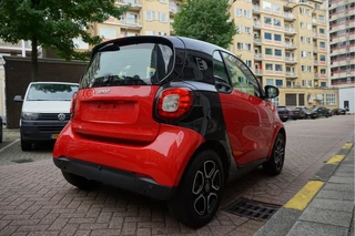 Smart Fortwo Verwarmd stuurwiel | Stoelverwarming |  Stoelverwarming | Cruise control | LED pakket | 15inch sportvelgen | Touchscreen Full Map Navigatie | BlueTooth interface | Mirrorlink/ Android Auto | Achteruitrijcamera | Parkeersensoren - afbeelding nr 9