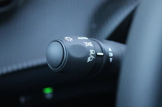 Peugeot 2008 Peugeot 2008 1.2 Hybrid 136PK AUTOMAAT ALLURE | NIEUWE AUTO! | KEYLESS ENTRY/START | PARKEERSENSOREN VOOR + ACHTER | 17