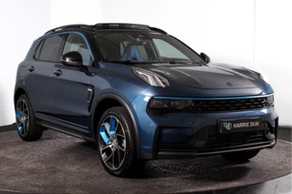 Lynk & Co 01 | 360 Camera | 7.4 kWh boordlader | Donkere hemel | S/K-panodak | Adapt. Cruise | Memory | Elek. klep | LM 20