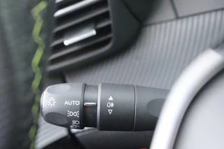 Peugeot 208 Peugeot 208 1.2 PureTech GT | NAVIGATIE | APPLE CARPLAY/ANDROID AUTO | DODEHOEK DETECTIE | FULL LED KOPLAMPEN | KEYLESS ENTRY/START | PARKEERSENSOREN VOOR EN ACHTER | CRUISE CONTROL | DAB+ RADIO | - afbeelding nr 29