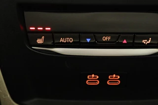 BMW 3 Serie BMW 3-serie 330e eDrive Edition | Adaptive cruise | Leder |  Stoelverwarming | Harman/Kardon | Keyless | Carplay | Live Cockpit | Navigatie | Full LED | Achterbankverwarming - afbeelding nr 15
