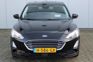 Ford Focus Volautm. airco dual, adaptive cruise cntrl, trekhaak, head-up display, parkeersensoren v+a, dodehoek assistent,  stuur-, stoel- en voorraam verwarming. Net binnen, auto moet nog gepoetst. Uitgebreidere fotoreportage volgt. - afbeelding nr 3