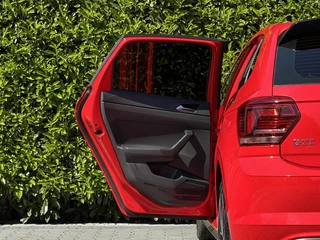 Volkswagen Polo Volkswagen Polo 2.0 TSI GTI, NIEUW MODEL, NAVI, AIRCO, CARPLAY, STOELVERWARMING, PARKEERSENSOREN VOOR/ACHTER, LICHTMETAAL 17