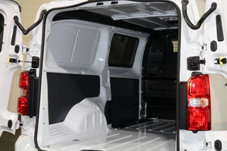 Peugeot e-Expert Peugeot e-Expert EV L3 75 kWh Airco Navigatie Trekhaak Black Line - afbeelding nr 14