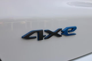 Jeep Compass Jeep Compass 4xe 240PK PHEV TRAILHAWK AUTOMAAT | NAVIGATIE | ACHTERUIRIJCAMERA | APPLE CARPLAY / ANDROID AUTO | DIGITALE COCKPIT | XENON KOPLAMPEN | 17