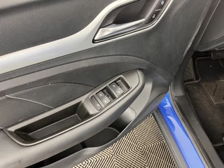 MG ZS EV MG ZS EV MG Luxury 45 kWh (INCL-BTW) *PANO | FULL-LEATHER | CCS-FASTLOADER | KEYLESS | NAVI-FULLMAP | ADAPTIVE-CRUISE | CAMERA | HEATED-SPORT-SEATS | CARPLAY | BLINDSPOT | DAB | LANE-ASSIST | 17
