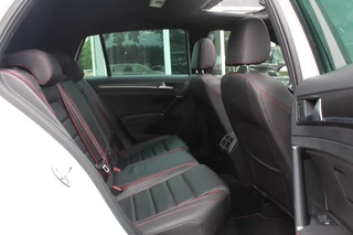 Volkswagen Golf Volkswagen Golf 2.0 TSI GTI TCR / Akrapovic / Panoramadak / Camera / 19'' / Leder / Navigatie / Keyless / Dynaudio / Dodehoek / Stoelverwarming / DAB / ACC - afbeelding nr 12