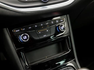 Opel Astra Opel Astra Sports Tourer 1.2 Design & Tech (APPLE CARPLAY, GROOT NAVI, CAMERA, ADAPTIVE CRUISE, LEDER, GETINT GLAS, SPORTSTOELEN, LED KOPLAMPEN, CRUISE, PARKEERSENSOREN, NIEUWE APK, NIEUWSTAAT) - afbeelding nr 9