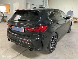 BMW 1 Serie BMW 1-serie M135i xDrive High Executive Bucket Seats Panodak Harman Kardon Etc - afbeelding nr 6