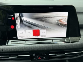 Volkswagen Golf Volkswagen Golf 1.5 eTSI R-Line Automaat | Panoramadak | LED | Black Style | Harman/Kardon HiFi | Achteruitrijcamera | Sfeerverlichting | Trekhaak afneembaar | Adaptieve cruise control | Parkeersensoren voor en achter - afbeelding nr 29