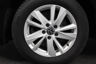 Volkswagen Touran Volkswagen Touran 1.5 TSI DSG Highline 7p | Navigatie | Apple Carplay/Android Auto | Parkeersensoren | Adaptive Cruise Control | Stoel-en stuurverwarming | Elektrische achterklep | Getinte ramen | Climatronic - afbeelding nr 2