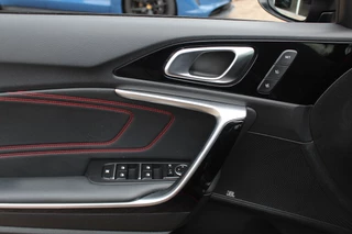 Kia ProCeed Kia ProCeed 1.6 T-GDI GT / Panoramadak / Camera / Leder&Alcantara / 18'' / Keyless / JBL / DAB / Sideskirts / Stuurverwarming / Stoelverwarming / DAB / Dodehoek / ACC - afbeelding nr 34