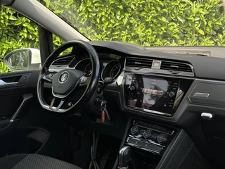 Volkswagen Touran Volkswagen Touran 2.0 TDI SCR EURO 6, HONDENAUTO, FACELIFT, NAVI, CRUISE, ECC-AIRCO, PARKEERSENSOREN, LICHTMETAAL 16
