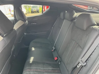 Toyota C-HR Toyota C-HR 2.0 Hybrid GR-Sport - afbeelding nr 31