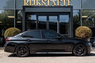 BMW 3 Serie BMW 3-serie 330e Centennial High Executive|PANO|M-SPORT|18'' - afbeelding nr 4