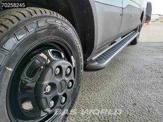Iveco Daily Iveco Daily 35C21 3.0L Automaat Black Edition 2025model L2H2 ACC Camera Parkeersensoren LED CarPlay Dubbellucht L2 12m3 Airco - afbeelding nr 23
