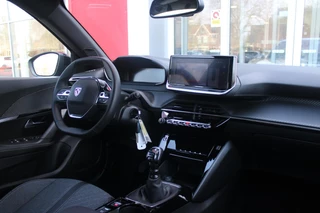 Peugeot 2008 Peugeot 2008 1.2 100PK ALLURE | DRAADLOZE APPLE CARPLAY/ANDROID AUTO | ACHTERUITRIJ CAMERA | PARKEERSENSOREN VOOR EN ACHTER | NAVIGATIE | CLIMATE CONTROL | LICHTMETALEN VELGEN 17