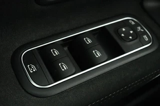 Mercedes-Benz A-Klasse Mercedes-Benz A-klasse 250e AMG Night | Panoramadak | Adaptive cruise |  Carplay | Stoelverwarming | Camera | Leder/Alcantara | Full LED | Sfeerverlichting | Navigatie - afbeelding nr 32